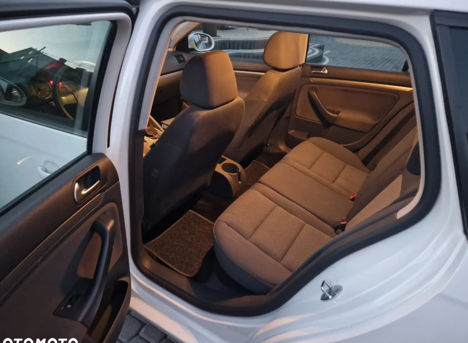 Volkswagen Golf cena 13600 przebieg: 212300, rok produkcji 2009 z Lewin Brzeski małe 79